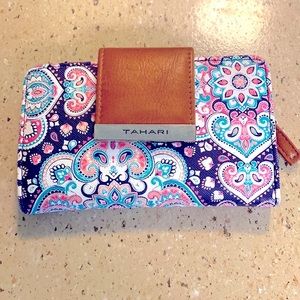Tahari trifold wallet RFID snap/zip trifold wallet